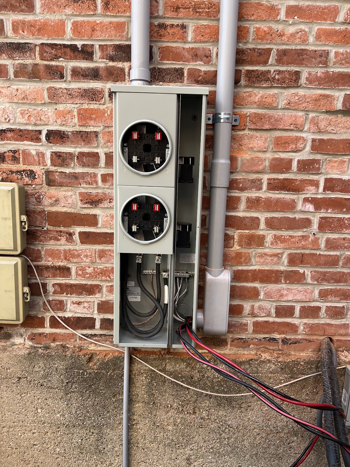S&W Electric outdoor 240V meter pedestal install on brick